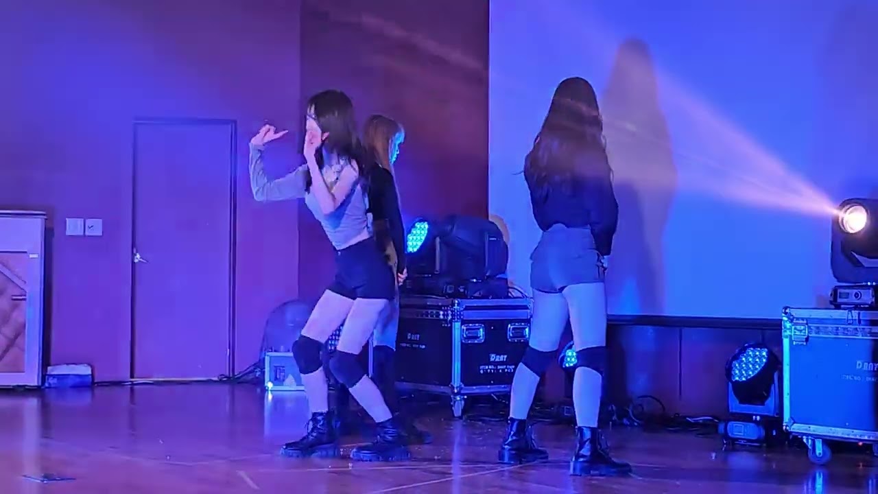 엉덩이가 큰 그녀 | 고등학교 댄스 팀 