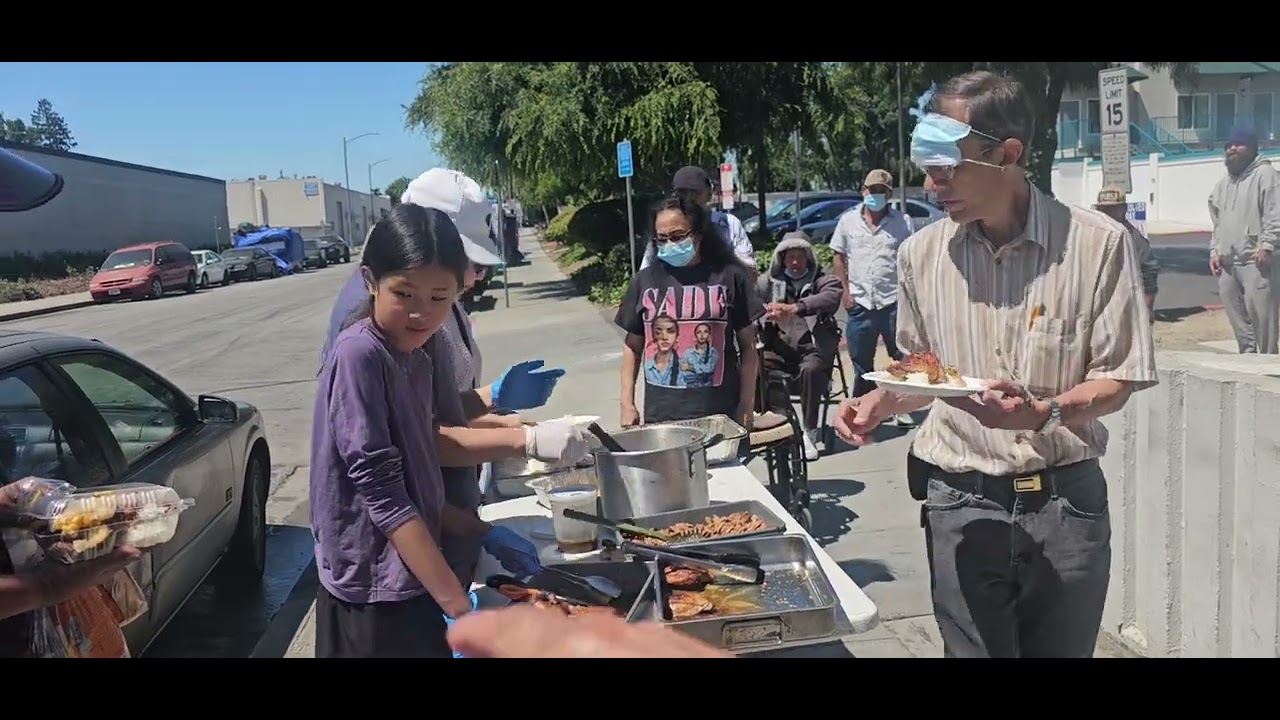 Memorial Day lunches to the homeless at Homefirst shelter - YouTube
