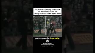 Le 30 avril 1977, Derby affronte Manchester City. Faute dans la surface mais il n’y a pas de…