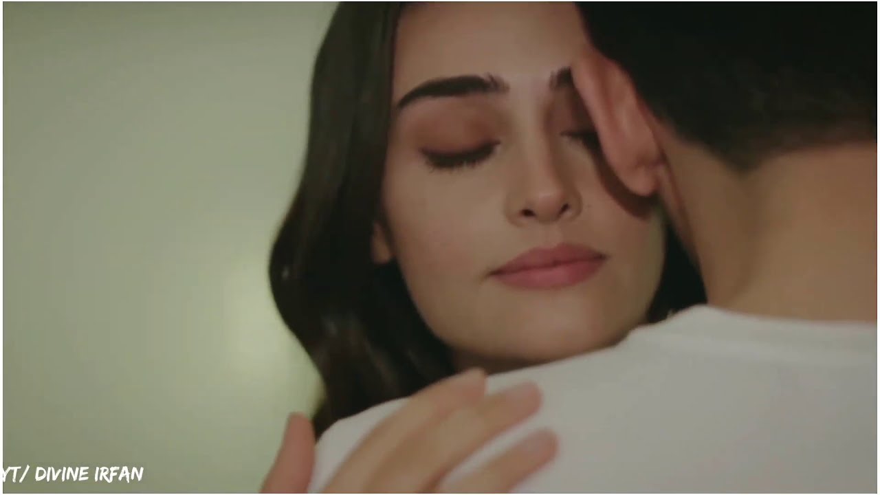 Esra Bilgiç Halima Sultan Kissing In Sexy Mood Youtube