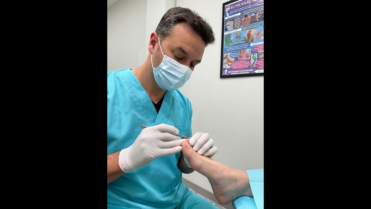 ¿Cuál es la filosofía de trabajo de Antonio Pérez Rodríguez en relación al cuidado de los pies?