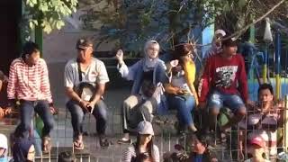 Viral bangets cewek joget santuy diatas pagar