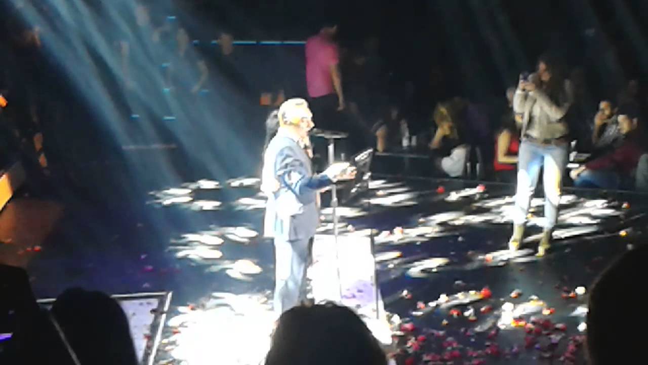 Νότης Σφακιανάκης-Και δεν μπορώ-Το ομορφότερο ψέμα@Εναστρον 28-12-13