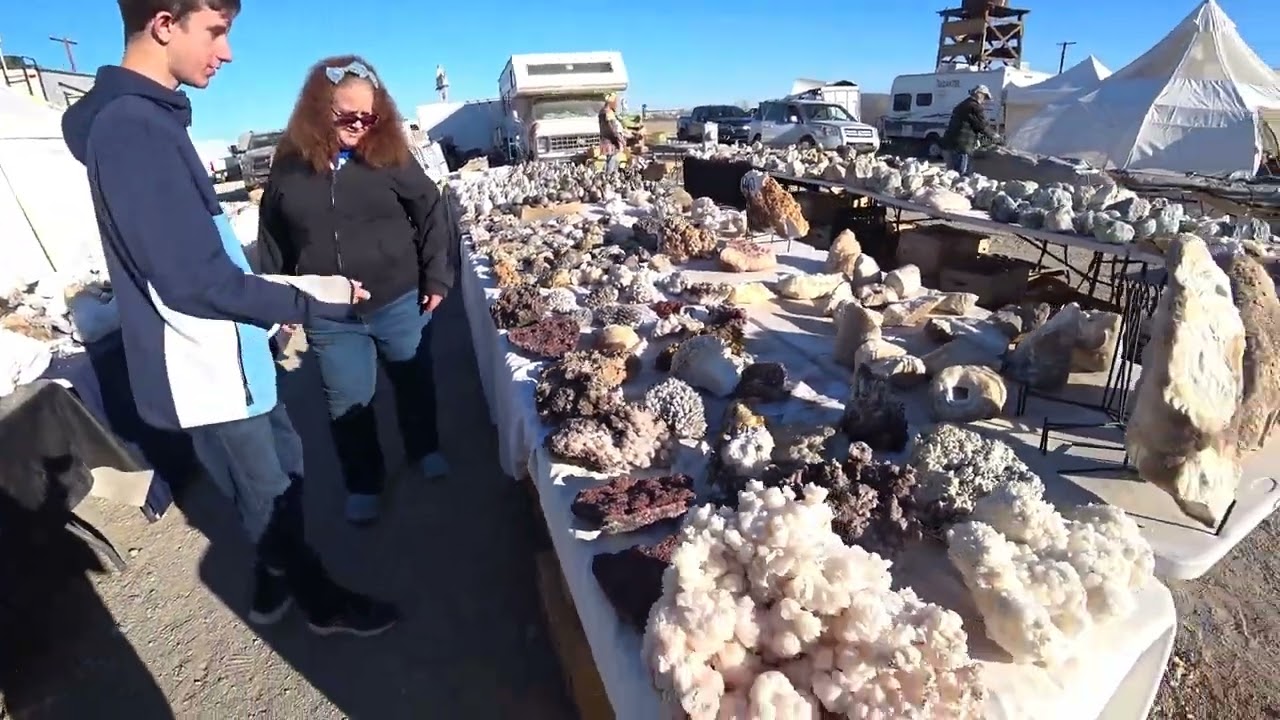 Quartzsite 2025 Day 3: Epic Gem Show & Rockhounding Adventure!