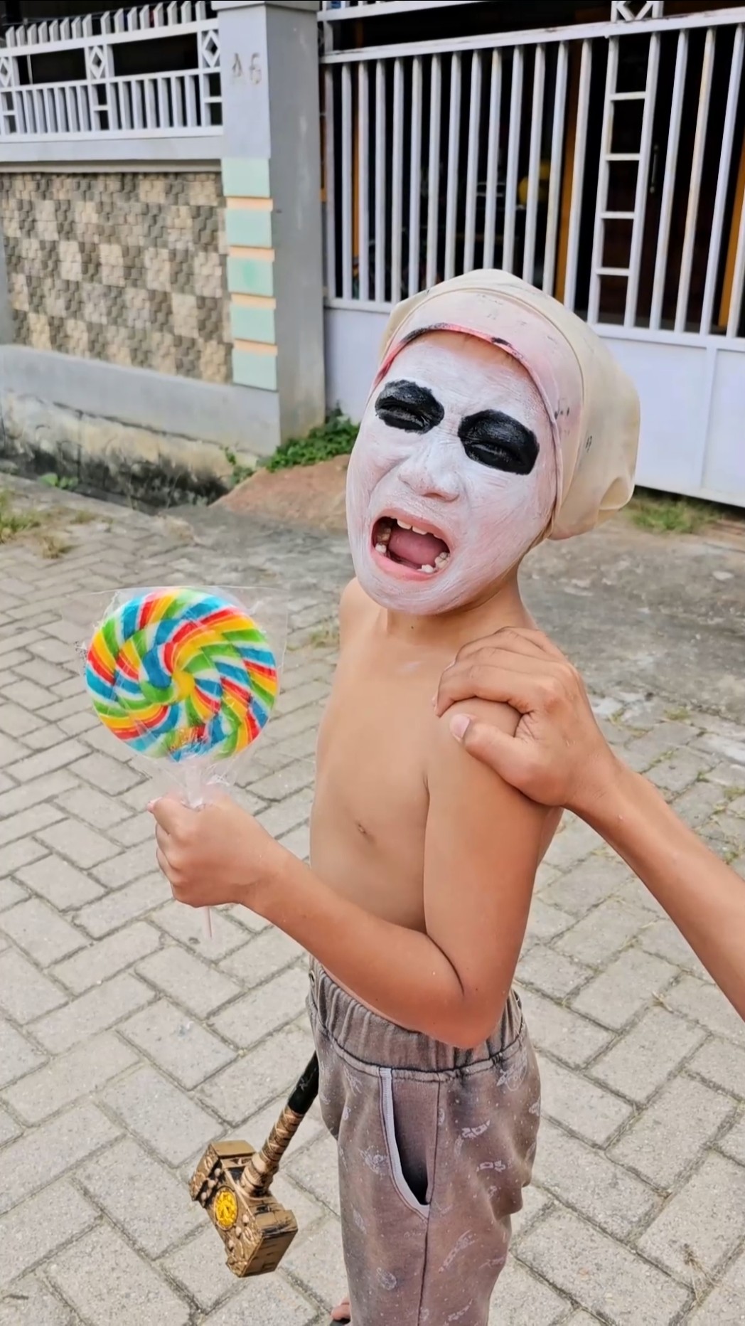 CRYING BECAUSE MOM'S LOLIPOP