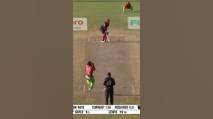 Chris Gayle BREAKS his bat! 😬