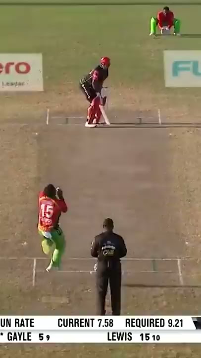 Chris Gayle BREAKS his bat! 😬