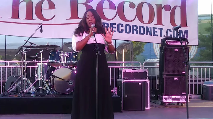 Darlene Johnson singing at state fair .