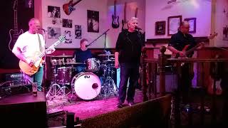 Alan covers CHANGING MAN with the AMAZING house band!
Alan plays CHANGING MAN with the house band!
If you enjoyed the vid then why not subscribe for more fun, click here https://www.youtube.com/c/lewisgale?subconfirmation=1
Check out Alans channel here
https://www.youtube.com/user/DukesterSessions
The house band are Stephen, Sef and Nobby, you can see them every Thursday at the Jam nights in the Crown Inn (Romford)
#PaulWeller #ChangingMan #livemusic #rockmusic #90s #CoverBand #CoverSong #LewisGale Alan covers CHANGING MAN with the AMAZING house band!