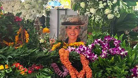 Kumu Breeze Pavao and Hālau Ka Lei Mokehana o Leinā'ala 