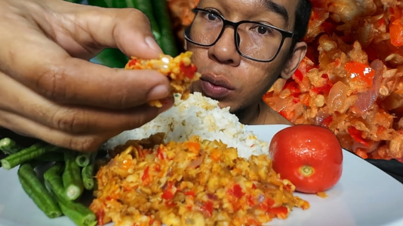 Makan nasi pake sambal tempe penyet + tomat dan kacang panjang