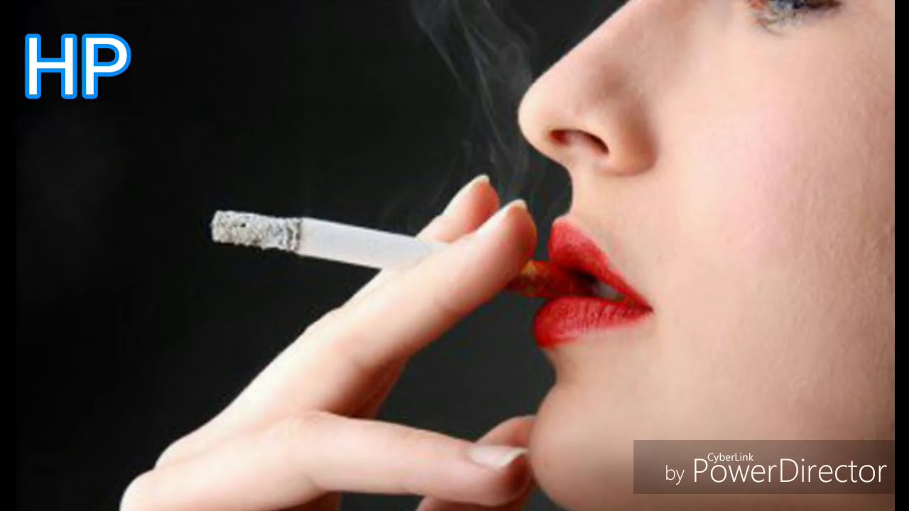 В носу запах сигаретного. Вредные привычки девушек. Привычка курить. Плохие привычки курение.