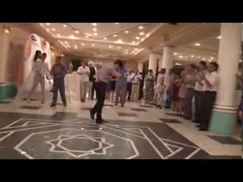 Video: Grécke Tance: Sirtaki, Hasapiko, Zeybekiko