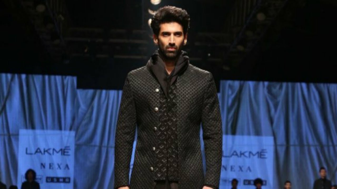 Aditya Roy Kapur Walks For Kunal Rawal | Spring/Summer 2019 | Lakme Fashion Week