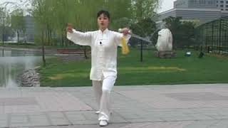 邱慧芳(Qiu Huifang) 四十二式太极剑学练指南 01 (42 Movements Taijijian)