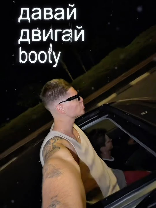 It uslubida mini yubka kiygan kotiblar Ormonda sargish ayolni sikdim