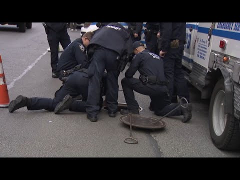 Who Are The Men Climbing Out Of A Manhole Near Netanyahu's NYC Hotel?