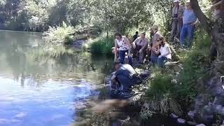 Los alumnos del colegio Tomás Terrón de Sobradelo presencian la suelta de seis patos
