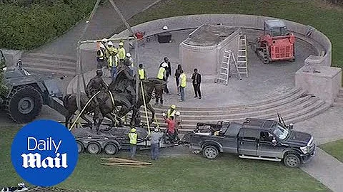 Confederate statues are removed from Lee Park in Dallas - Daily Mail