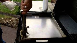 Griddle Cleaning Video from Little Griddle