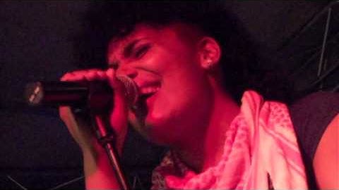 Get here live gesungen von Tiffany Kirkland