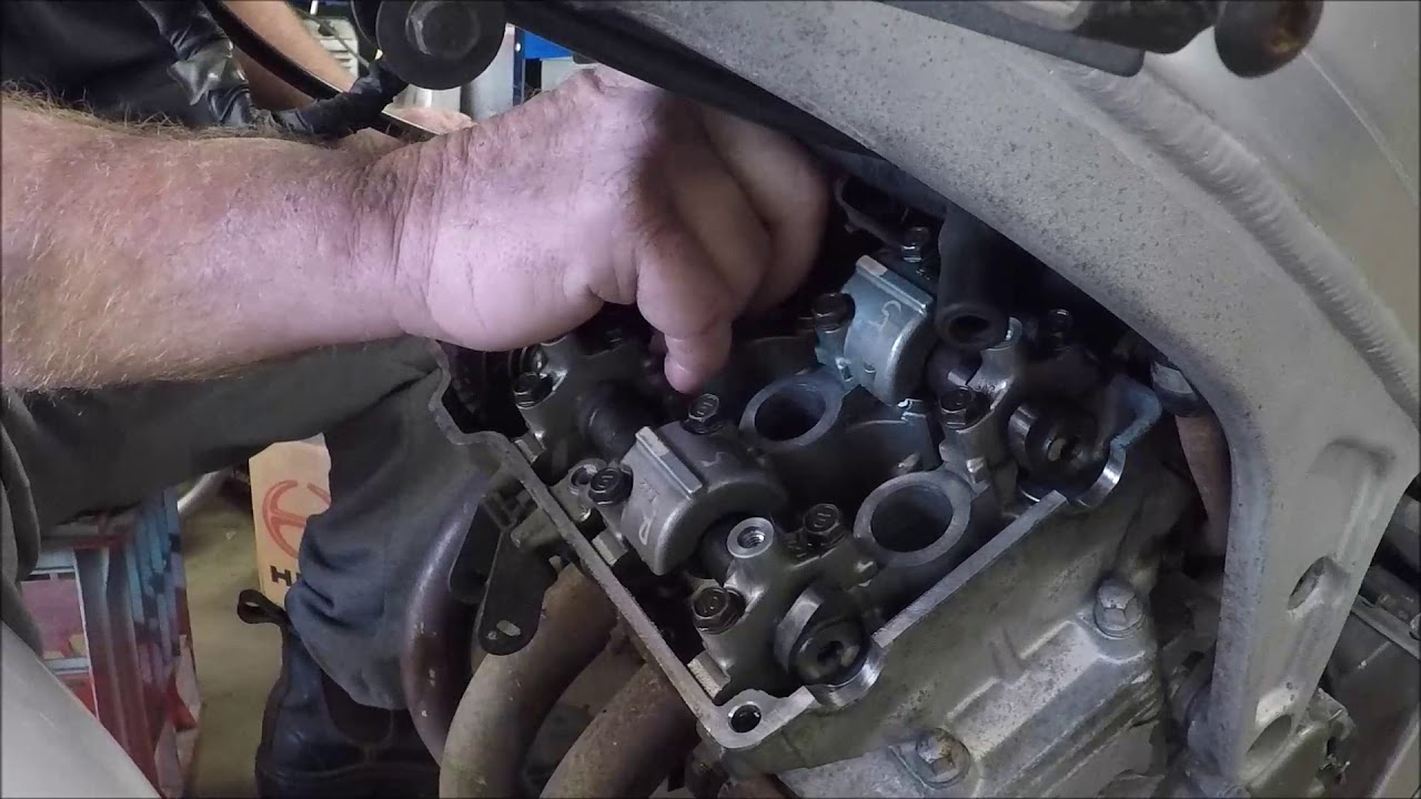 Honda CBR250R MC19 Part 11 - Install and Time Camshaft