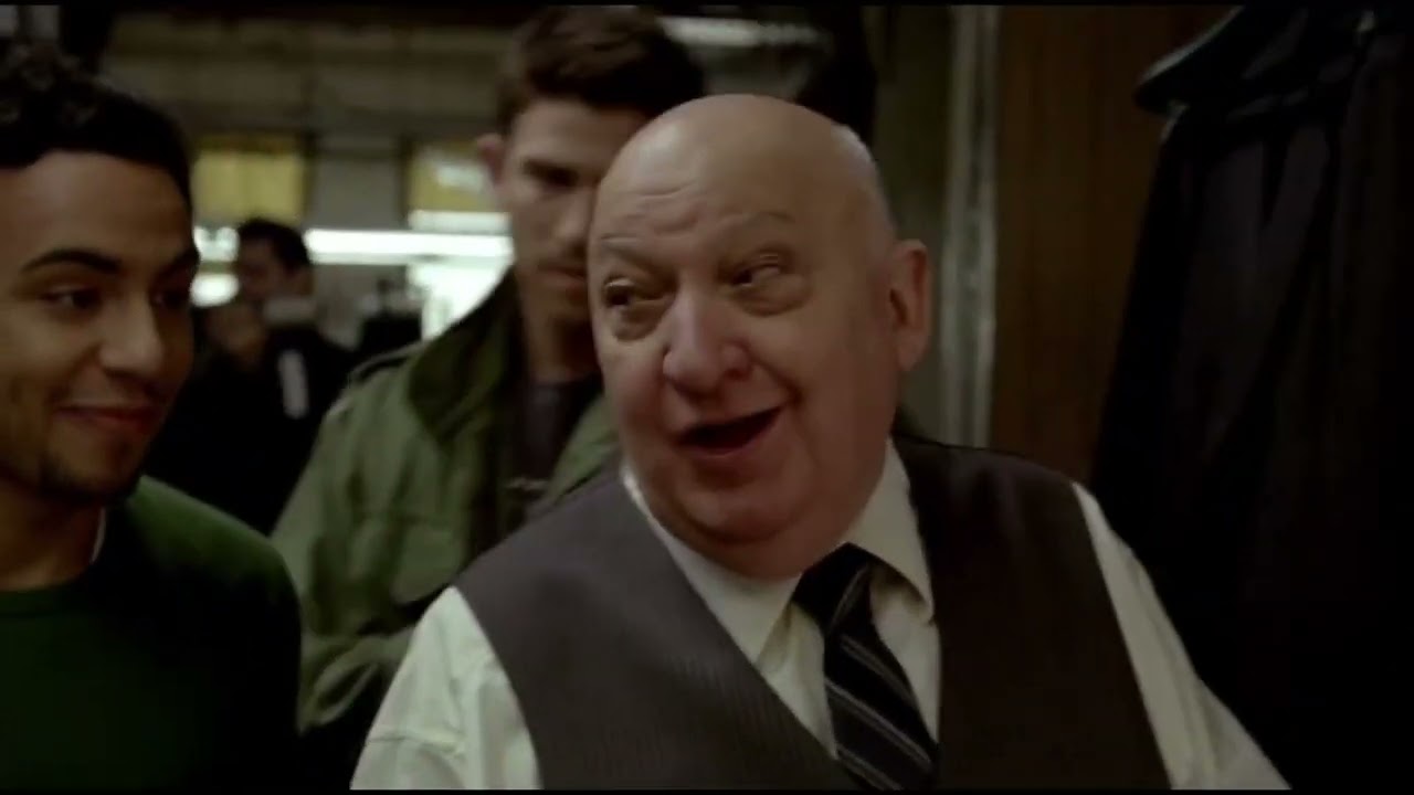 "Как это делается в Америке" Кэм и Бен хотят создать компанию по изготовлению и продаже джинсов.