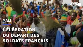 Mali: des manifestants célébrent le départ annoncé des soldats français | AFP