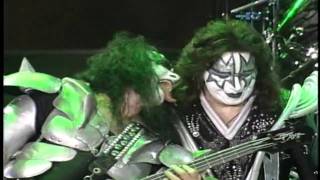 KISS - I Was Made For Lovin You (Live at Dodger Stadium 1998).mp4 Resimi