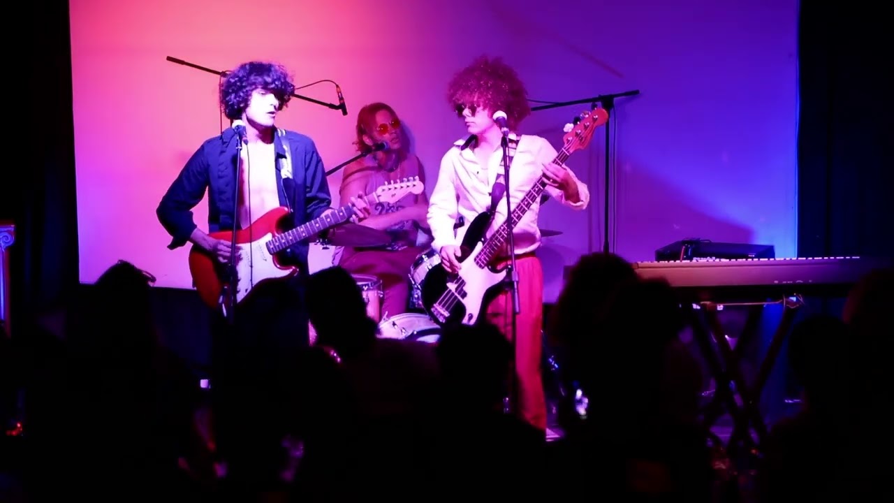 6 String - Tripping Hazard live at Red Gate