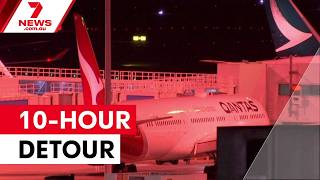 Qantas flight diverted to Melbourne after wing issue | 7NEWS