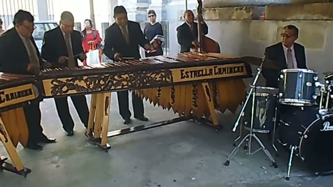 NOCHE DE LUNA ENTRE RUINAS. EN EL ATRIO DE SAN FRANCISCO ZONA 1 