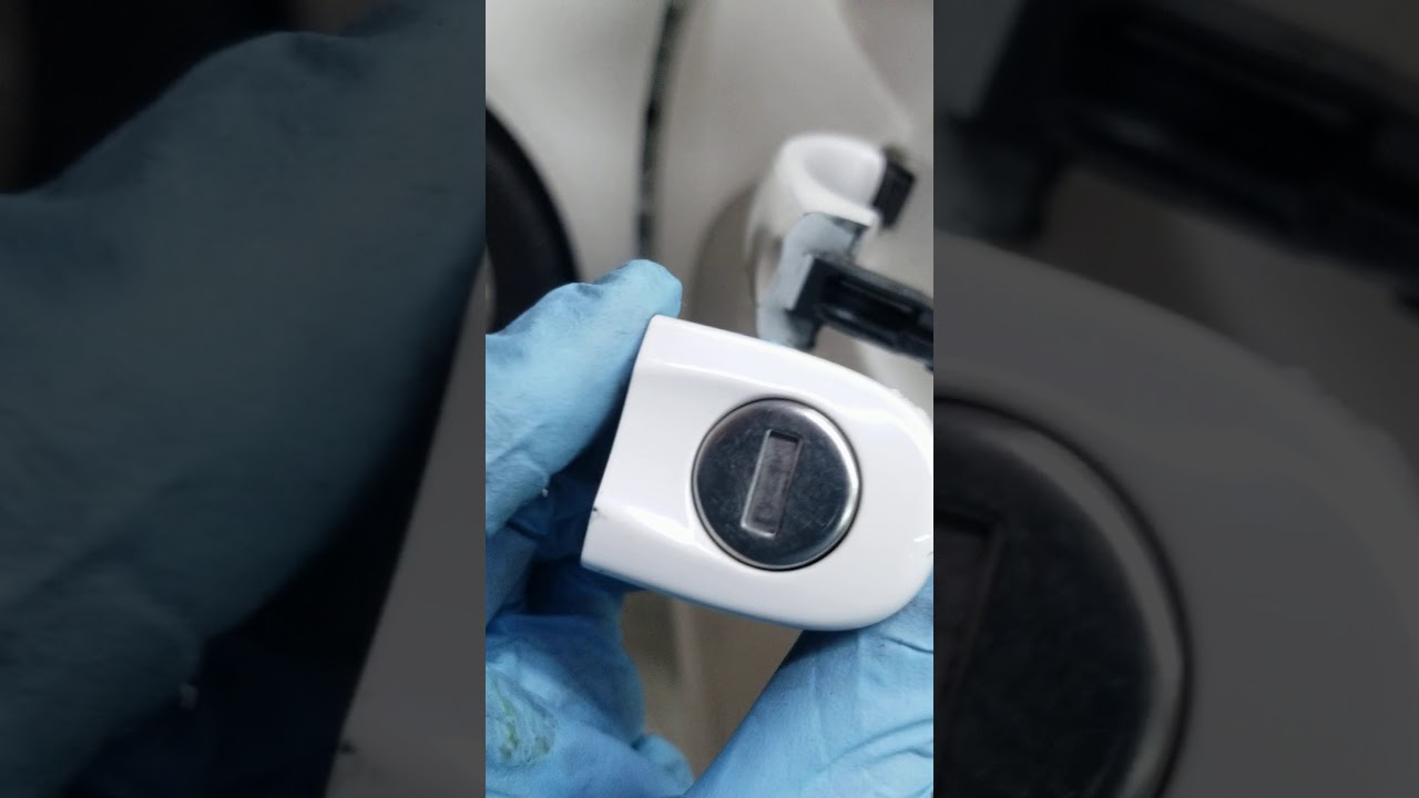 2010 vw Jetta door lock actuator replacement. YouTube