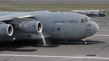 US Massive C-17 Uses its Powerful Reverse Thrusts During Short Landing