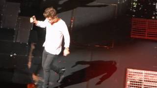 Harry walks into fire during teenage dirtbag | 9.7.13