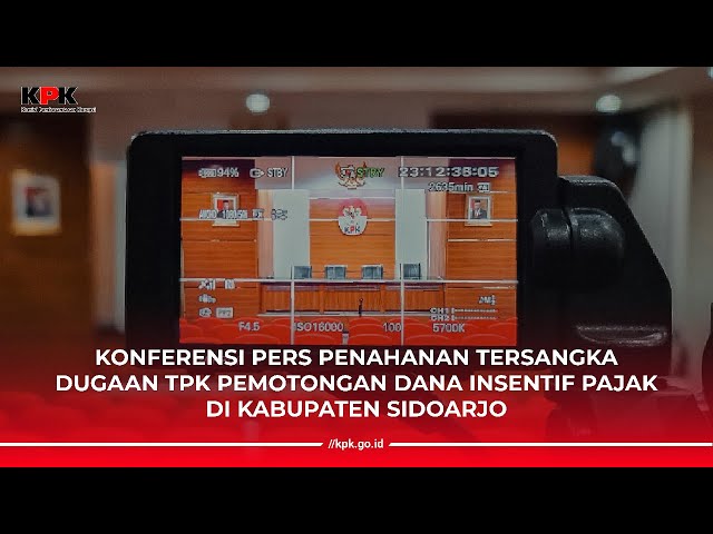 KONFERENSI PERS PENAHANAN TERSANGKA DUGAAN TPK PEMOTONGAN DANA INSENTIF PAJAK DI KABUPATEN SIDOARJO class=