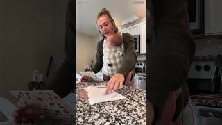 Look what the girl buys to clean the table🧹