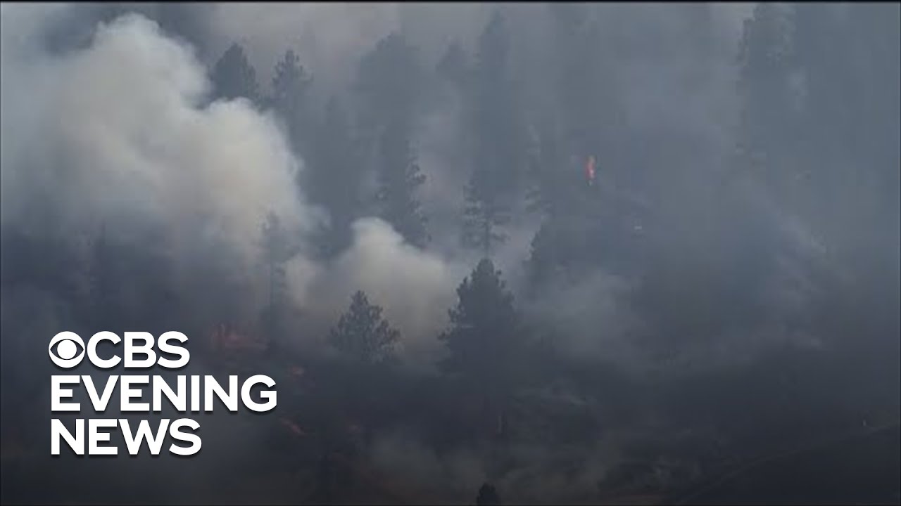 Thousands flee as wildfire sprouts near Boulder, Colorado