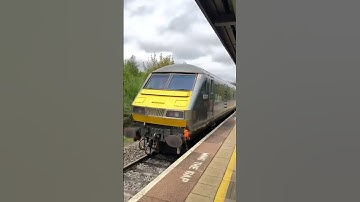 Chiltern Railways class 68 storming through Olton station
