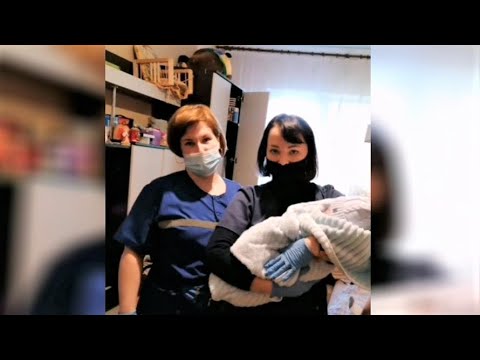 Фельдшеры скорой помощи помогли сургутянке родить дома