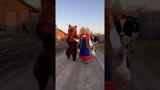 Бабушка с Мишаней гуляют по деревне и с ними дармоеды ...  #юмор #прикол  #мишаня