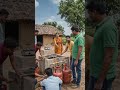 “गांव की महिला ने गोबर से भरा गैस सिलेंडर 😲 | देसी बायोगैस जुगाड़!”