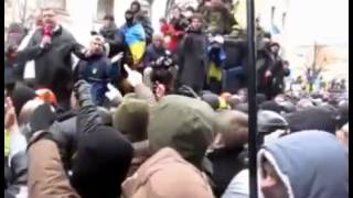 Порошенко - грубо оскорбили протестующие!!!