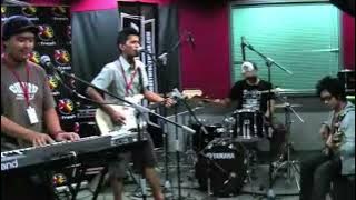 Meet Uncle Hussain - Pari Pari Di Bawah Angin LIVE di Xfresh FM X-Gig Extended