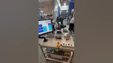 DOOSAN COBOT WITH ELECTRIC SCREWDRIVERS (NITTO KOHKI Model DLV45C) | BOLT APPLICATION