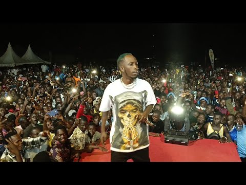 Electrified UTC LIRA CRIED FOR EEZZY EEZZY FULL PERFORMANCE AT UTC LIRA FOR FRESHERS BALL