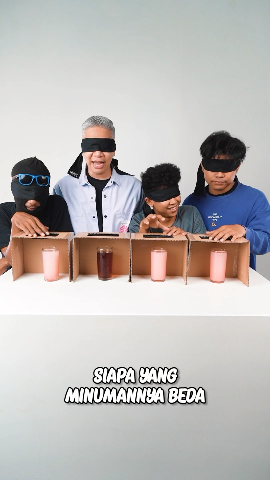 SIAPA YANG MINUMANNYA BEDA??!!