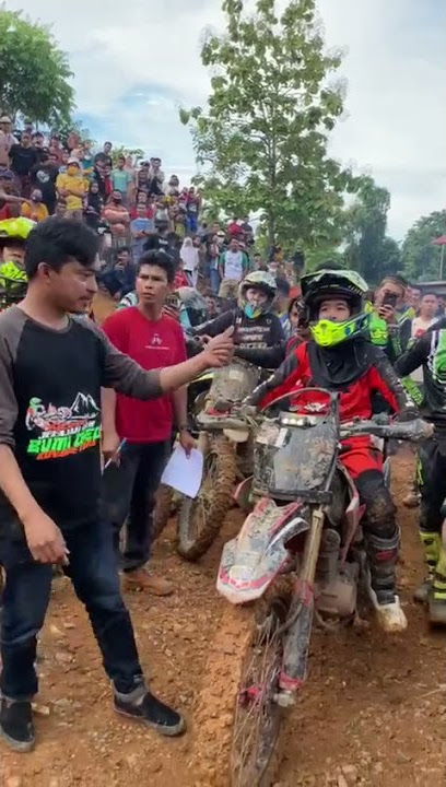 story cewek cantik ngetrail #shorts