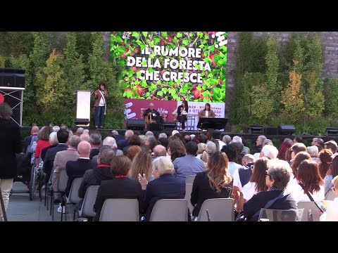 Video Festival Nazionale dellEconomia Civile: partecipazione femminile e premiazioni sul palco