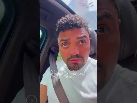 Tirullipa ouvindo um testemunho na rádio